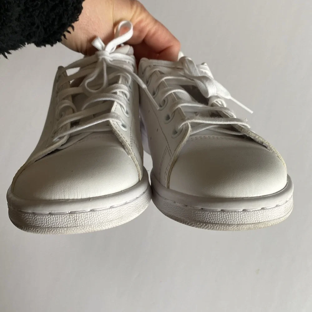 Adidas Stan Smith sneakers Sz boys 4 white EUC